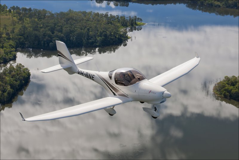 Aquila a210 самолет