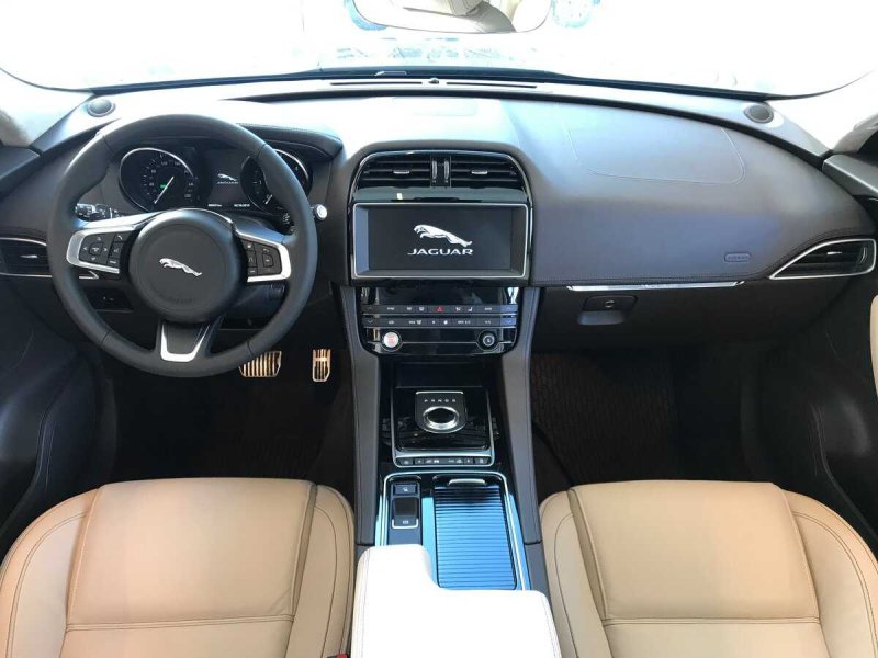 Новый Ягуар f-Pace 2021