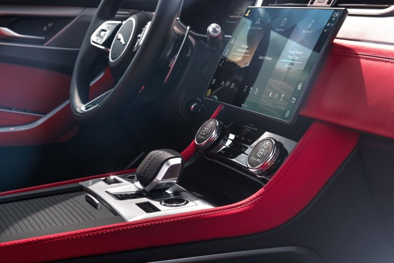 Новый Ягуар f-Pace 2021