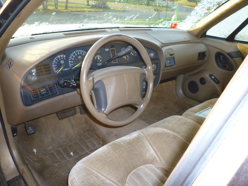 Pontiac Bonneville 1995 салон