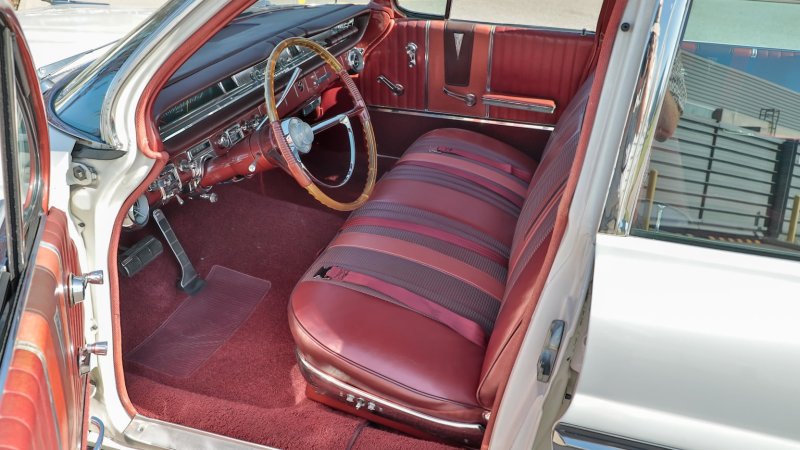 Pontiac Bonneville 1992 салон