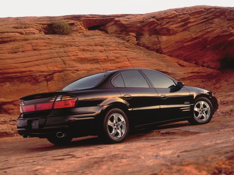 Pontiac Bonneville 2005 года