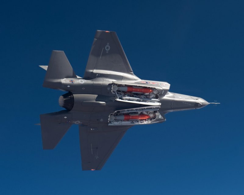 Истребитель f-35 Lightning II