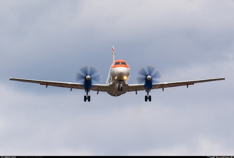 Самолет ил-114-300