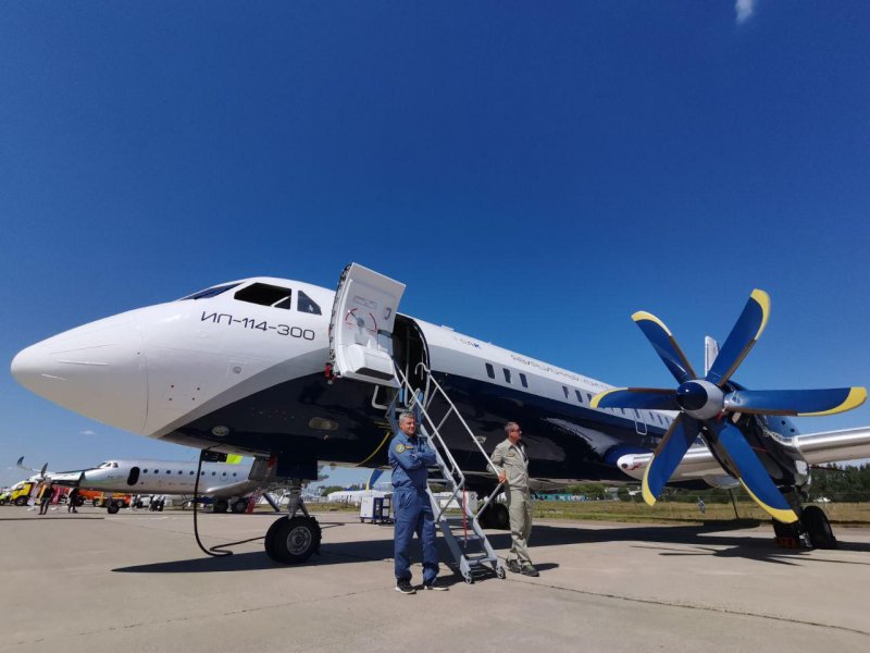 Ил 114-300 и АН-24