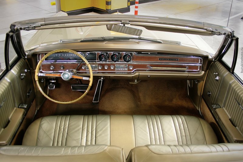Pontiac Bonneville 1965 салон