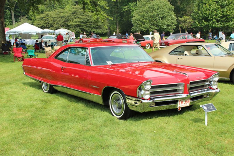 Pontiac Bonneville 1965 sedan