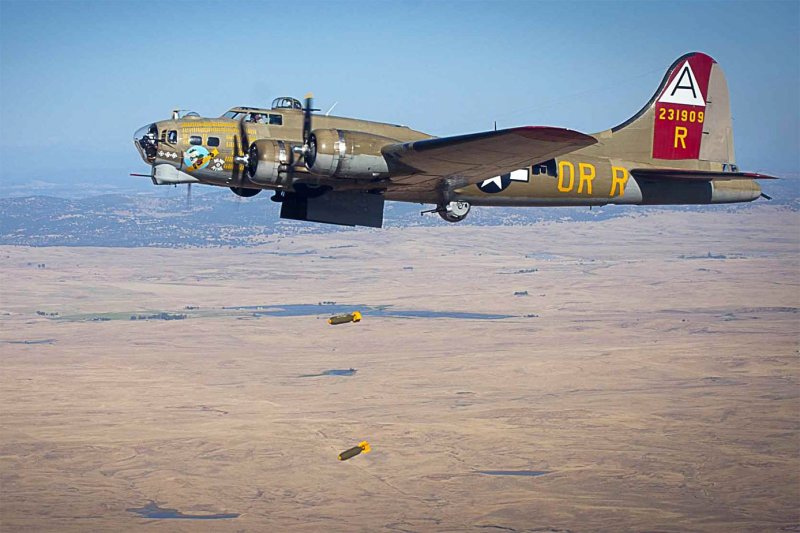 B17 самолет бомбардировщик