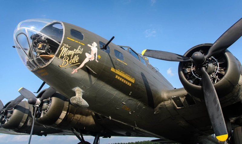 B-17 бомбардировщик