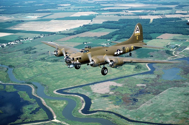 Boeing b-17 Flying Fortress самолет