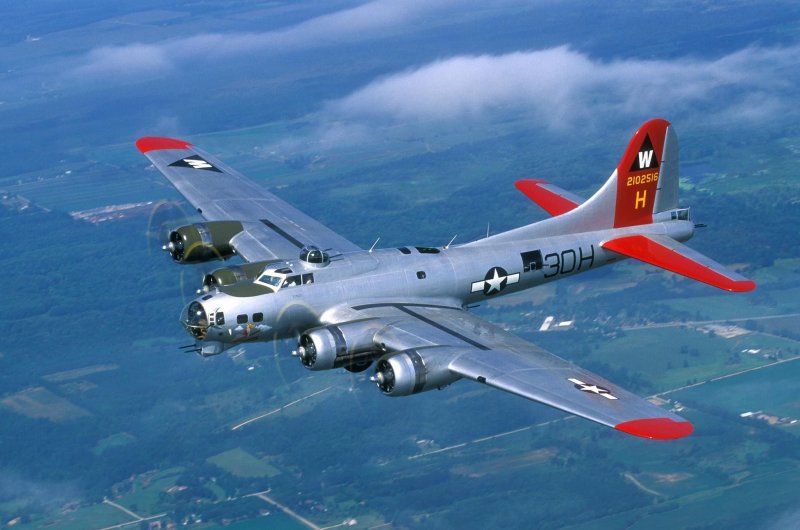 Б-17 бомбардировщик