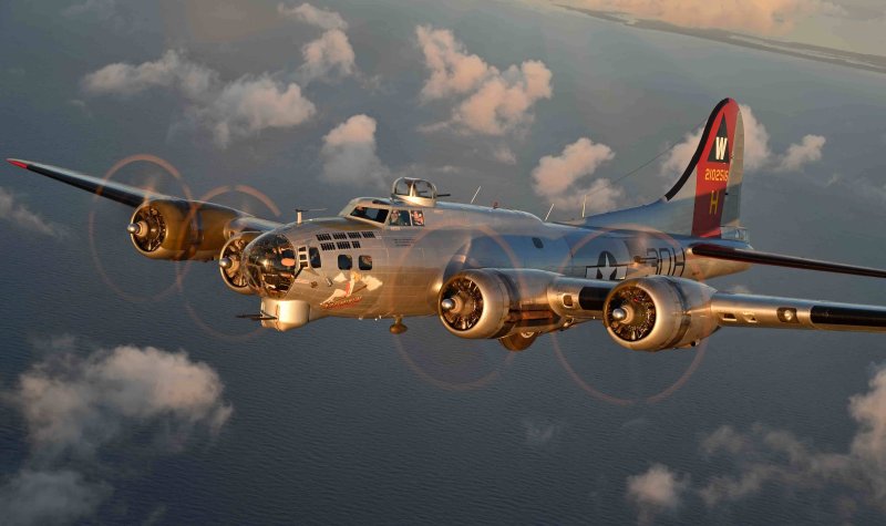Бомбардировщик b-17 летающая крепость