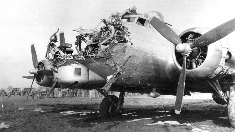 Бомбардировщик б17 повреждения