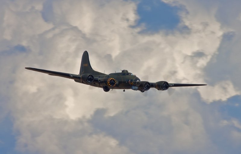 B-17 бомбардировщик
