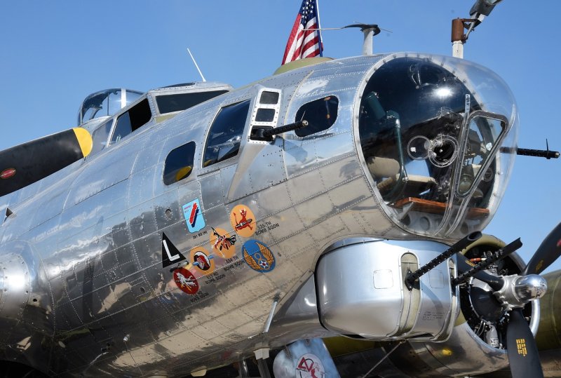 B-17 бомбардировщик