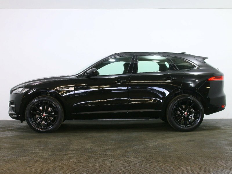 Ягуар f-Pace 2021 черный
