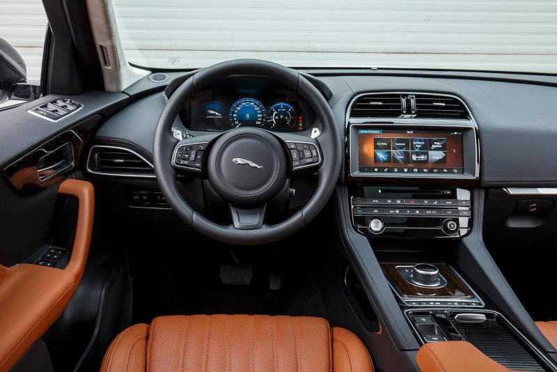 Jaguar f-Pace 2017 салон