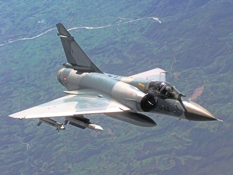 Французский самолет Мираж 2000