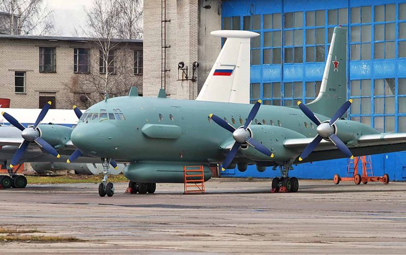 Ил 18 военный самолет