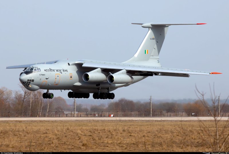 Самолет-заправщик ил-78м