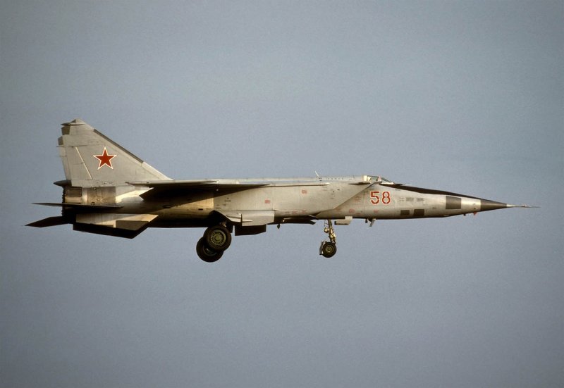 Самолет разведчик миг-25р