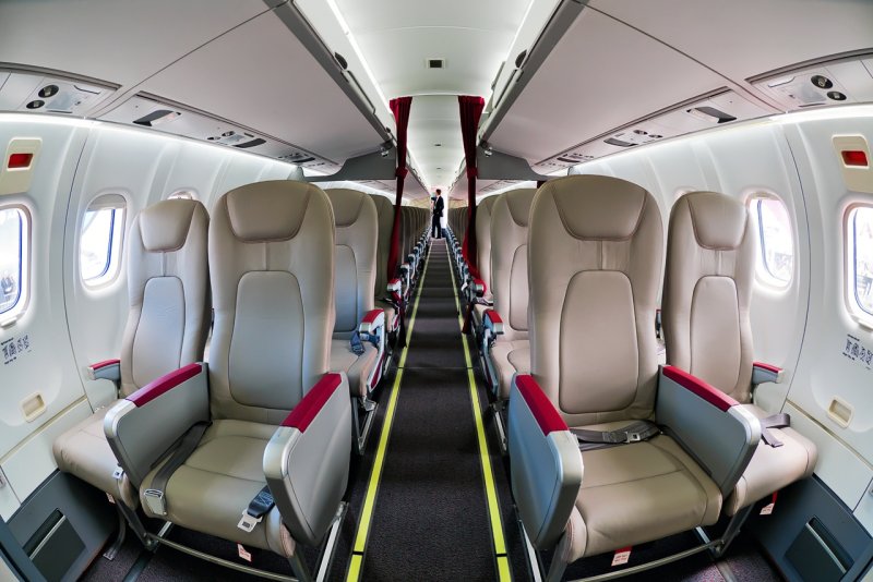 ATR 72 самолет салон