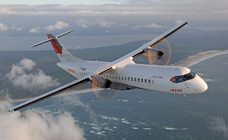 ЮТЭЙР ATR 72 самолет