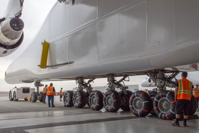 Самолет Stratolaunch model 351