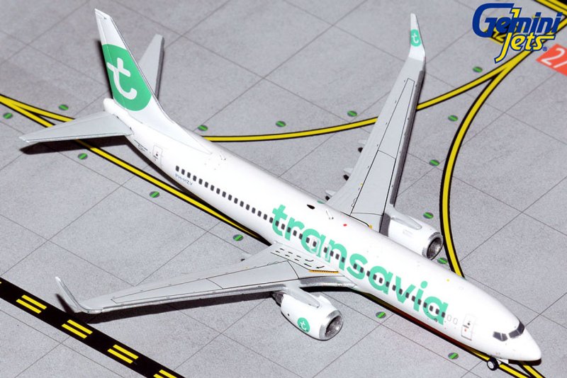 Готовая модель самолета Boeing 737-800