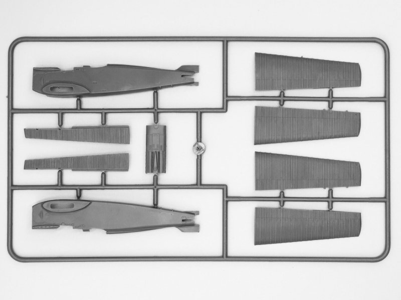 ICM И-1 (ил-400б) 1:72