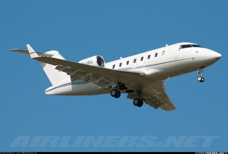 Bombardier Challenger 605 вид с переди