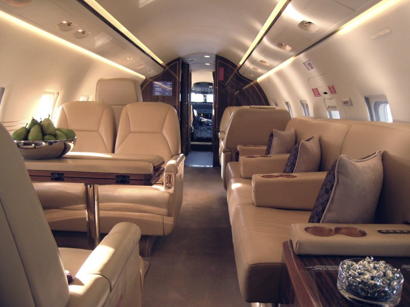 Самолет Bombardier Challenger 600