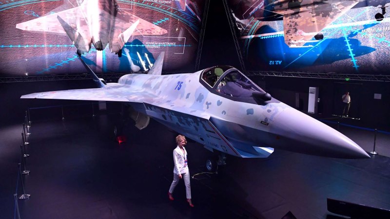Истребителей пятого поколения Су-75 Checkmate