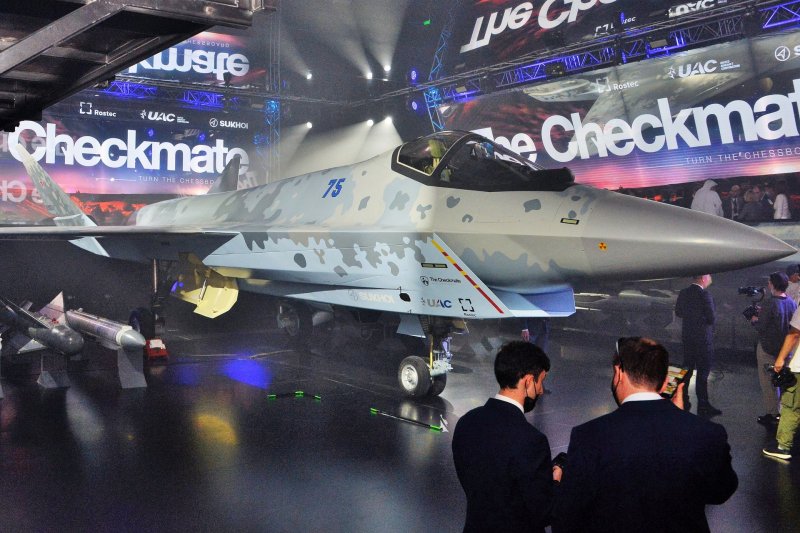 Истребитель пятого поколения Су-75