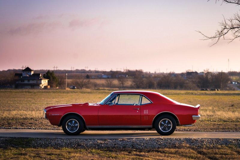 Pontiac Firebird Red