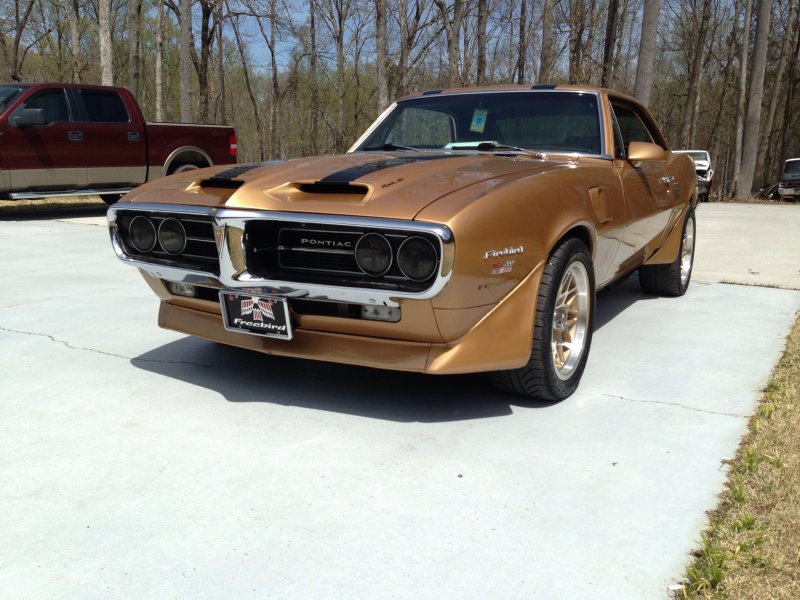 Pontiac Firebird 1967 в автосалоне