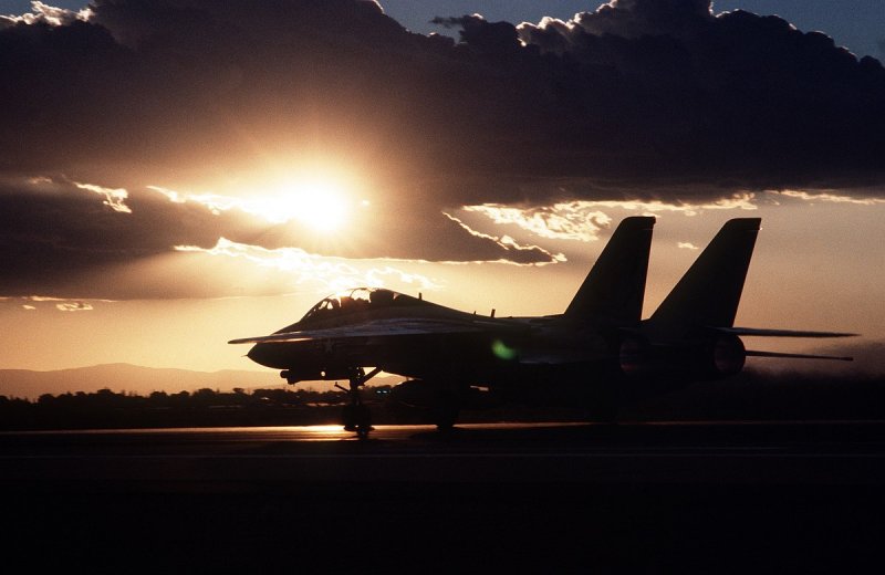 Самолет f-14a Tomcat