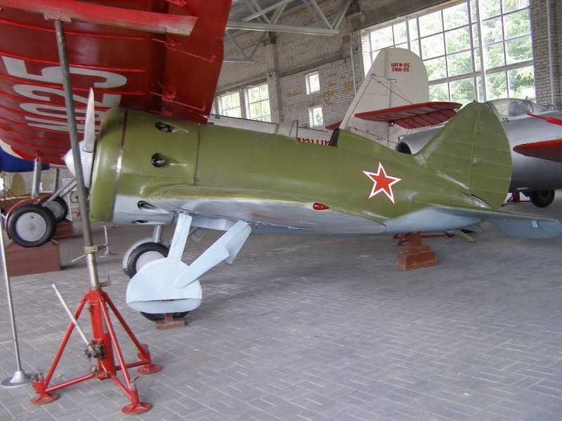 Самолет Polikarpov i-16