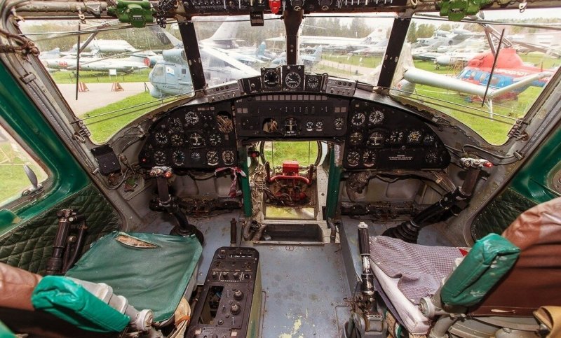 Кабина бортрадиста ми-6