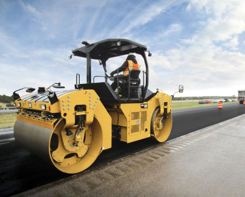 Каток дорожный вибрационный Caterpillar cb8