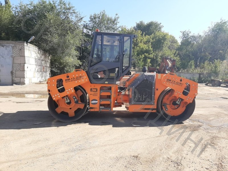 Каток дорожный DM-13-VD