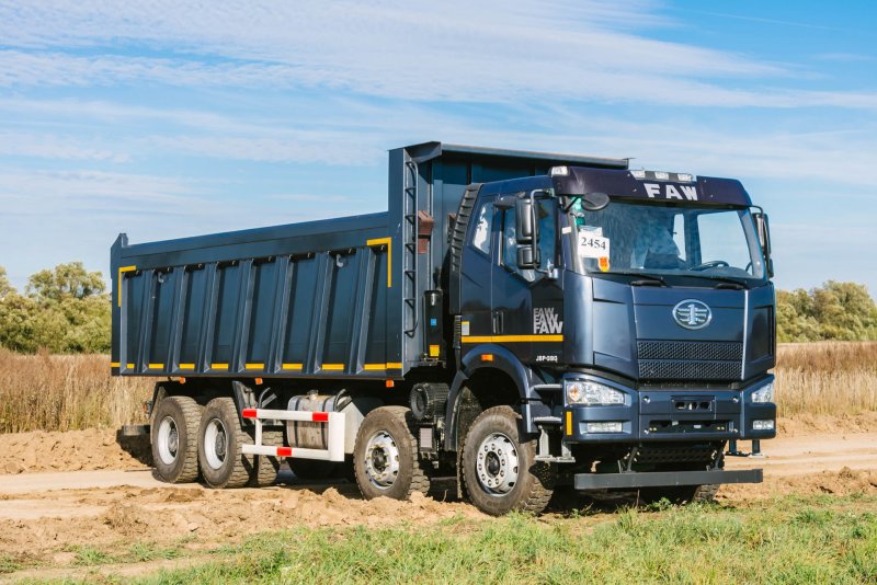 Самосвал FAW 8х4 (ФАВ ca3310)