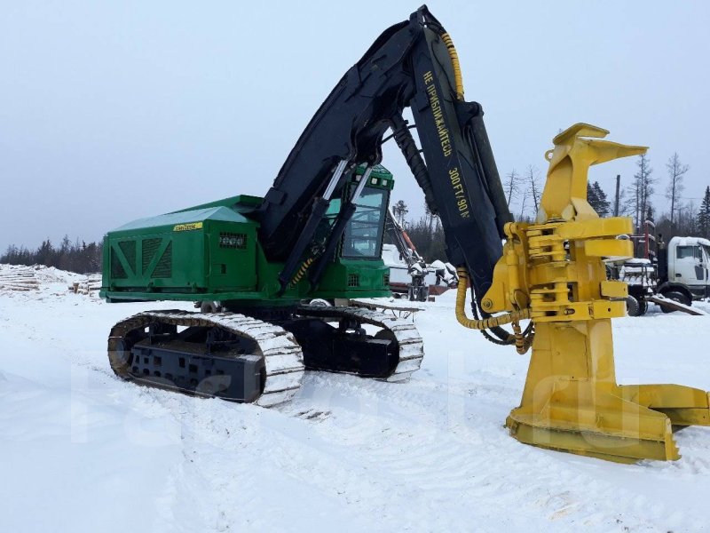 John Deere 748
