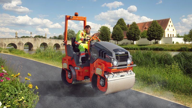 Катки дорожные самоходные вибрационные типа "Dynapac", "Hamm", "Bomag", 2,2 т