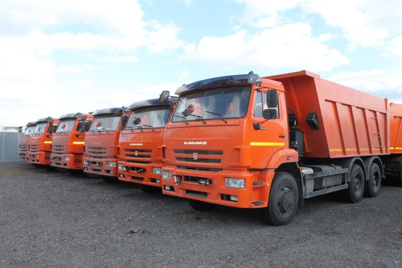 Автопарк КАМАЗ 6520 самосвал