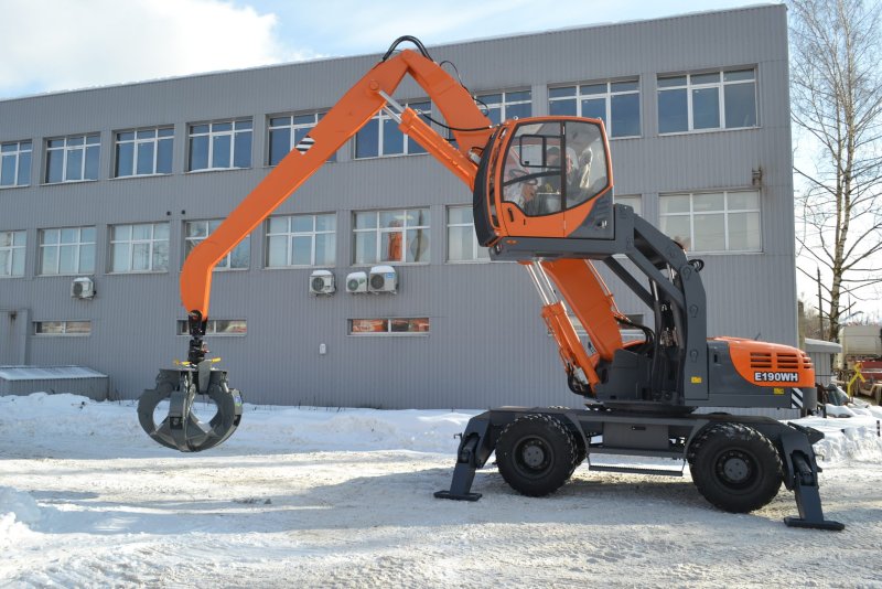 Экскаватор-перегружатель колесный UMG e280wh