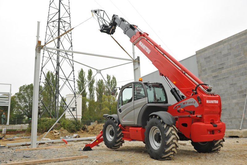 Погрузчик телескопический Manitou MT-X