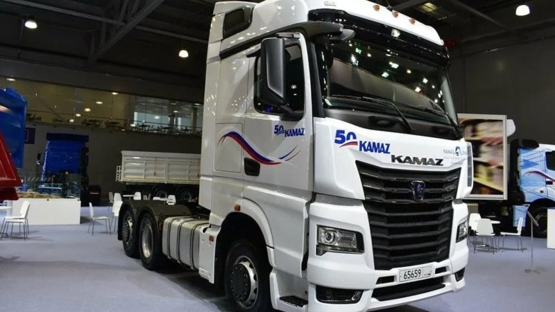 Новый КАМАЗ тягач 54901
