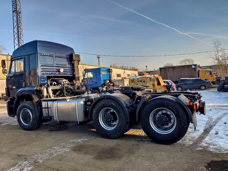 КАМАЗ-6460 седельный тягач с полуприцепом