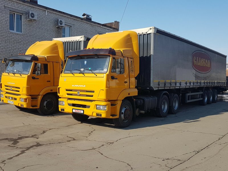 КАМАЗ тягач 65116 зерновоз